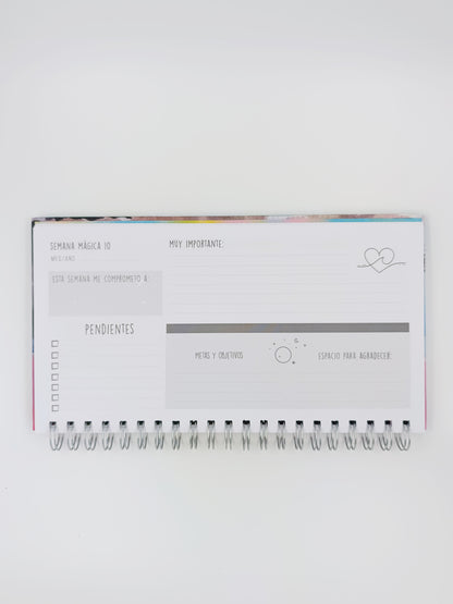 Vista interior del Planner Costa – organización semanal con diseño artístico
